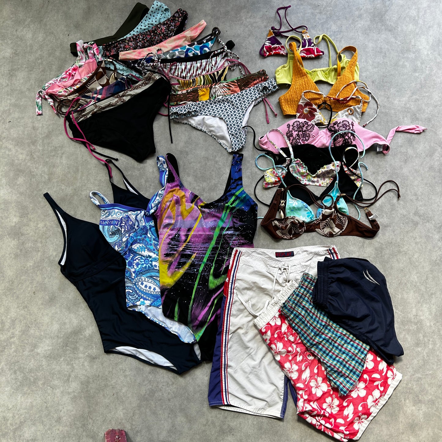 Fürdőruha MIX 1.-2. Osztály - 10 KG